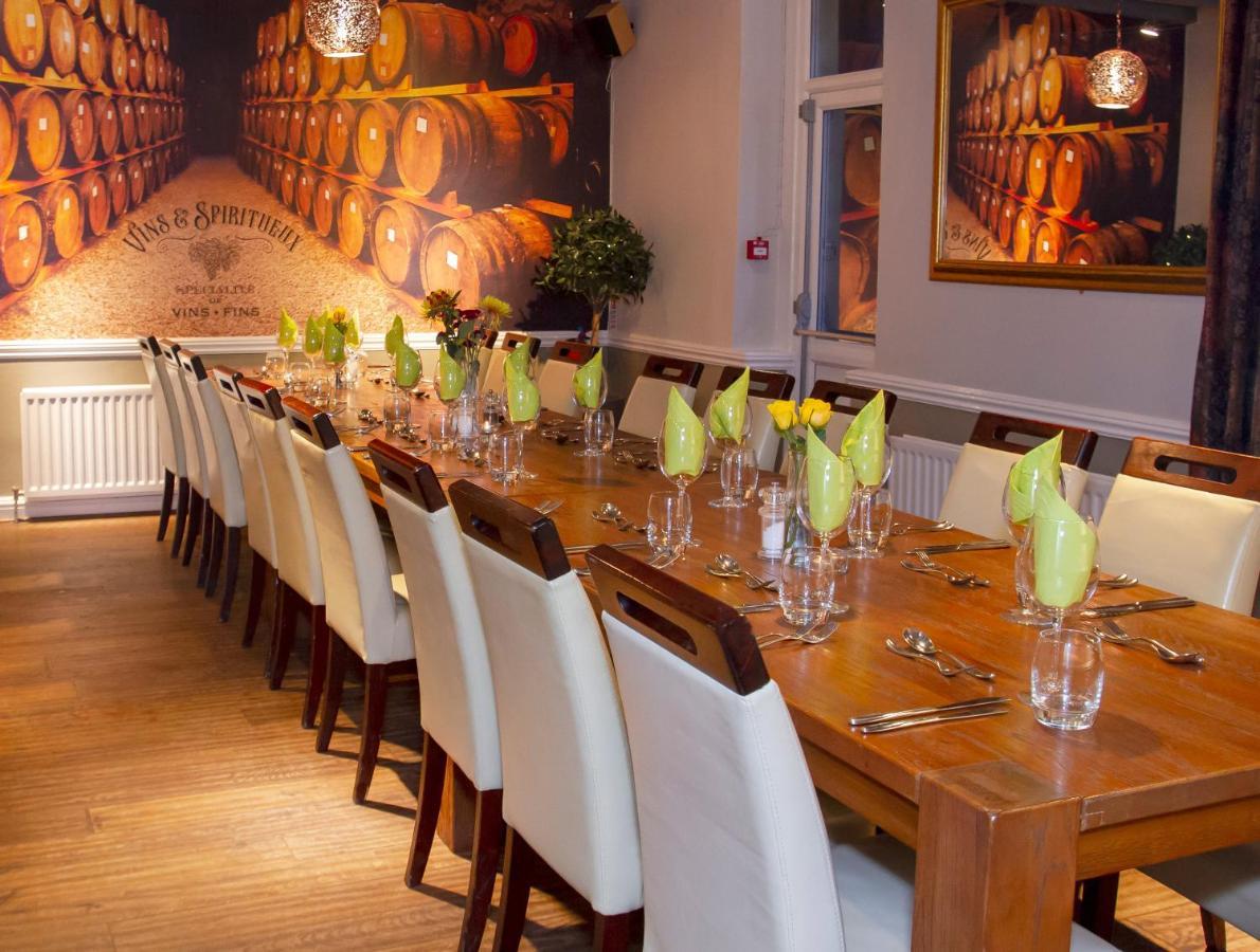 The Walnut Tree Inn Blisworth Экстерьер фото