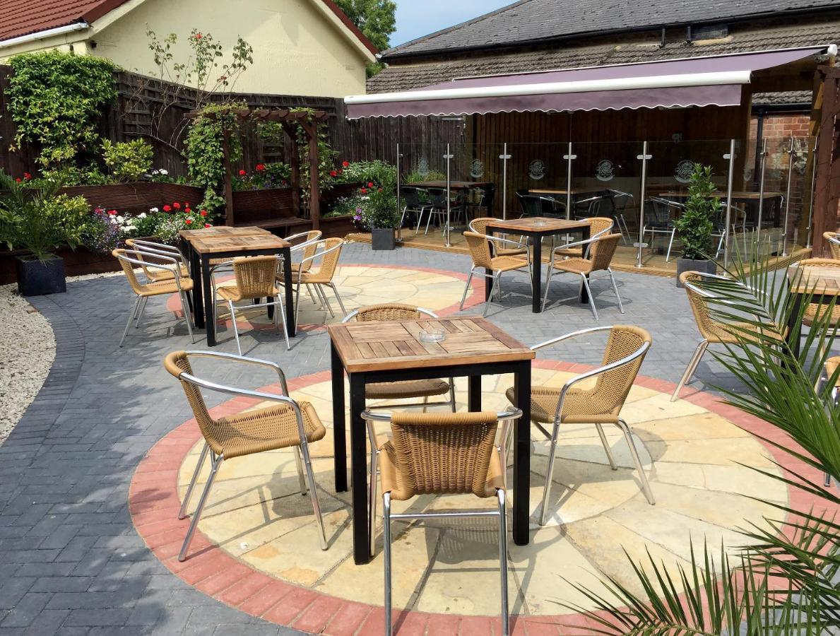 The Walnut Tree Inn Blisworth Экстерьер фото