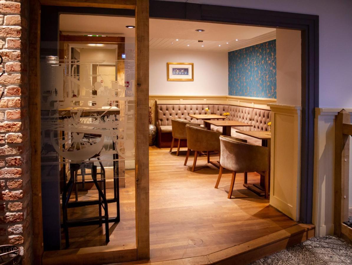 The Walnut Tree Inn Blisworth Экстерьер фото
