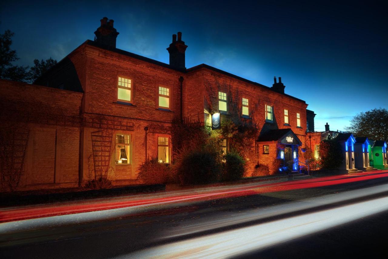 The Walnut Tree Inn Blisworth Экстерьер фото